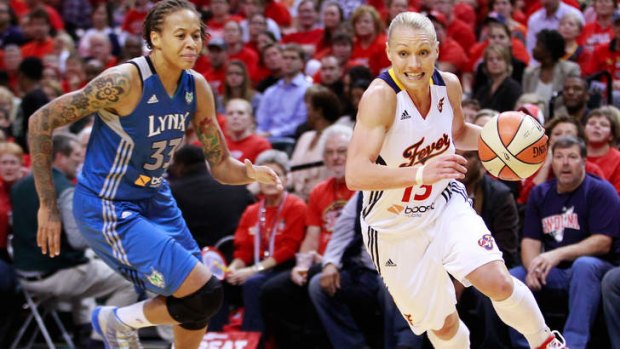 Erin Phillips playing for the Fever.