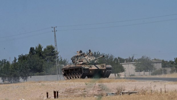A Turkish tank on its way to the Syrian border.