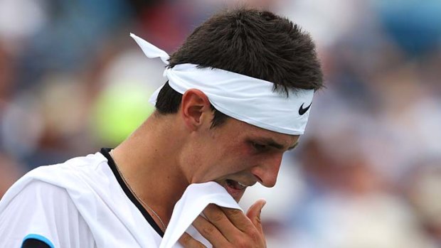 Roger Federer was barely troubled by Bernard Tomic as he cruised to a 6-2 6-4 third round win in the Cincinnati Masters.