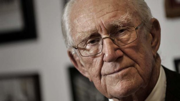 Former prime minister Malcolm Fraser has joined with religious leaders in urging restraint over Syria.