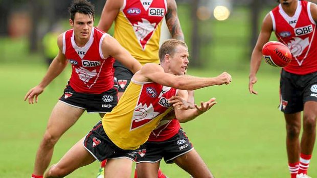 Ryan O'Keefe of the Swans hand passes during an intra-club practice match.