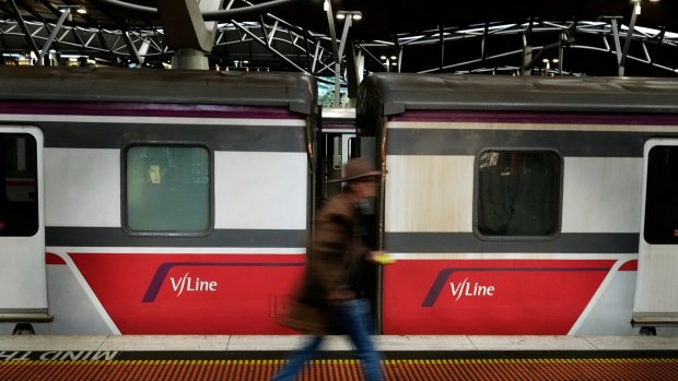 A V/Line train at Southern Cross Station. At Bendigo Railway Station 10 per cent more people arrive each workday than leave. 