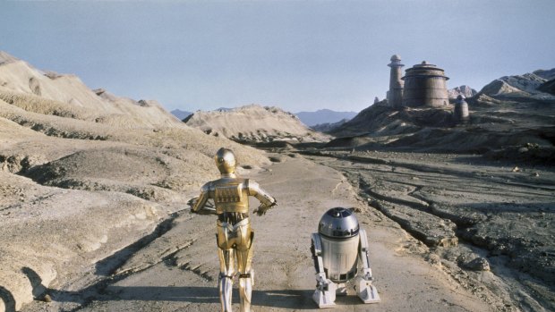 Film still from Star Wars Episode 6 - The Return of the Jedi. Droids R2-D2 and C3PO make their way to Jabba the Hutt on Tattooine. Photo courtesy of Lucasfilm.
