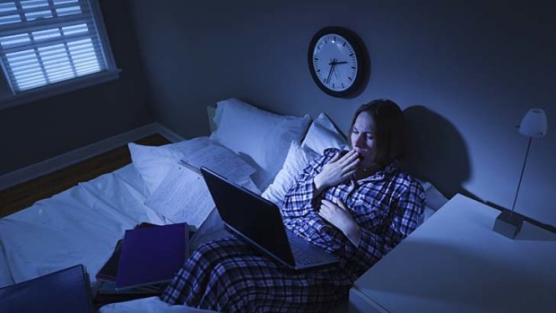 Feeling blue &#8230; the screens of laptops and other mobile devices wake our brains up.