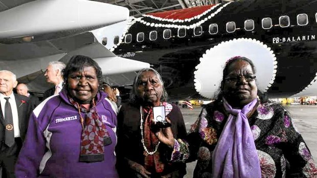 Kathy Watson (R) with family members Shirley Purdie (R) and Mona Ramsey (C) in front of a design on a Qantas plane.