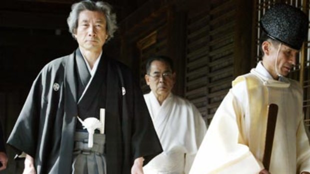 Shrine visitor...then-PM Koizumi in 2004.