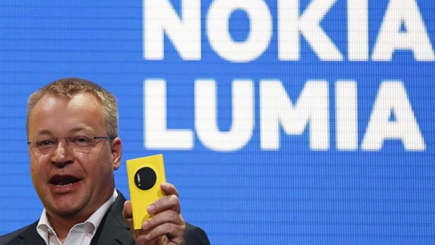 Nokia CEO Stephen Elop unveils Nokia's new smartphone, the Lumia 1020.