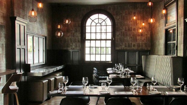 Off the beaten track in the base of the art deco New Inchcolm Hotel is this splendid intimate restaurant (with adjacent bar) packed with vintage charm and serving contemporary cuisine...