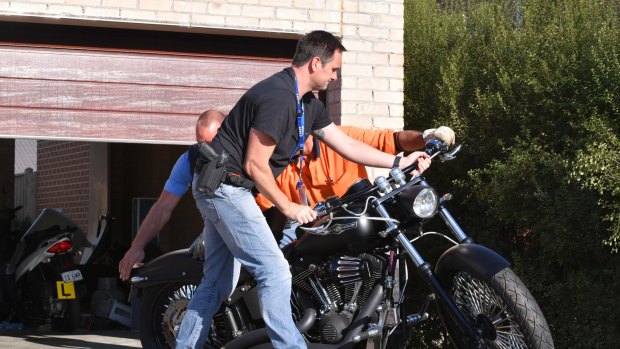 Police, including detectives from Echo taskforce, seizing assets in Comanchero bikie gang raids.