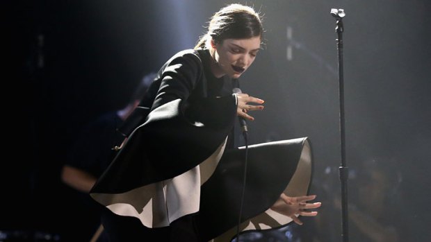 Lorde performs her single <i>Team</i>.