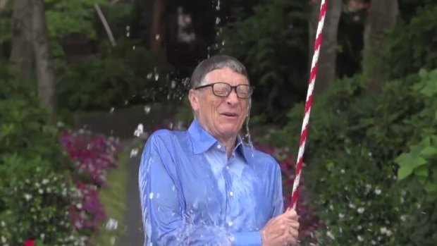 Bill Gates takes The Ice Bucket Challenge one step further by constructing his own water-pouring machine.