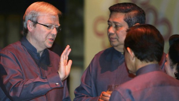 Prime Minister Kevin Rudd talks with Indonesia's President Susilo Bambang Yudhoyono and Brunei Sultan Hassanal Bolkiah at the recent APEC meeting. Hasty decisions have left Rudd's foreign policy looking tatty.