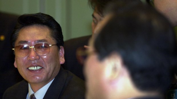 Choe Yong-gon in talks with South Korean Unification Minister Jeong Se-hyun during a dinner at a hotel in Seoul in March 2004. 