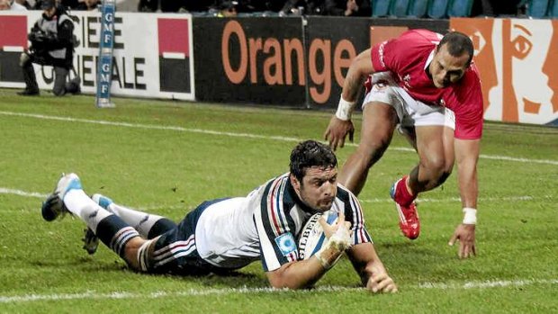 Damien Chouly scores a try for France.