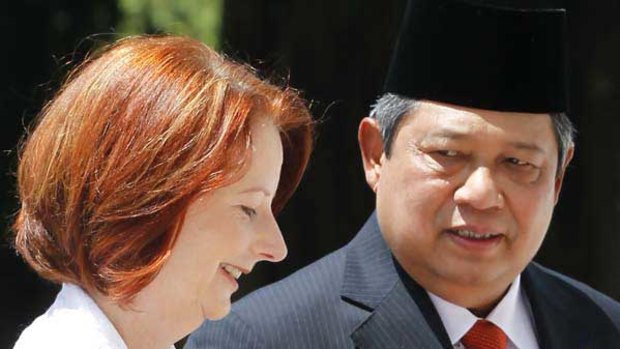 Julia Gillard walks with Indonesian President Susilo Bambang Yudhoyono in Jakarta yesterday.