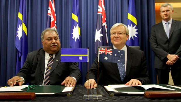 Kevin Rudd signs a memorandum with President of the Republic of Nauru, Baron Waqa, regarding asylum seekers who will be processed and settled on the Pacific Island nation.
