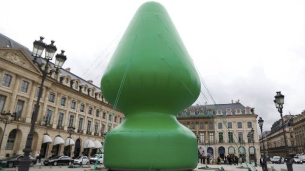 Artist Paul McCarthy's 24-metre tall 'Tree' drew wide comparisons to an anal plug.
