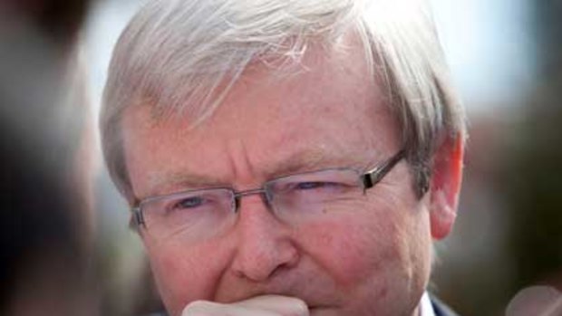 Kevin Rudd campaigning in Brisbane before his gall-bladder operation.