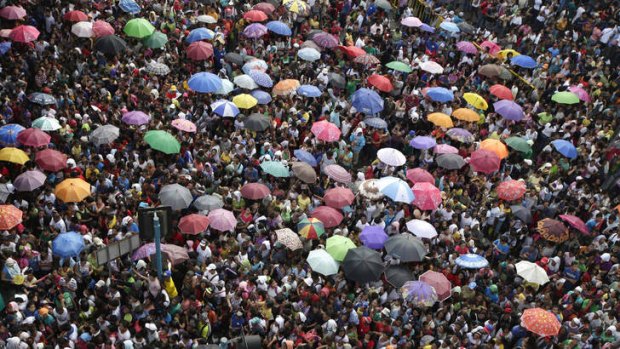 Thousands of people gather to receive relief supplies from one of the Philippines' largest Christian sects. The crowd  paralysed traffic in Manila and forced the cancellation of classes in several cities.