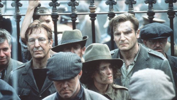Alan Rickman and Liam Neeson in Michael Collins (1996).