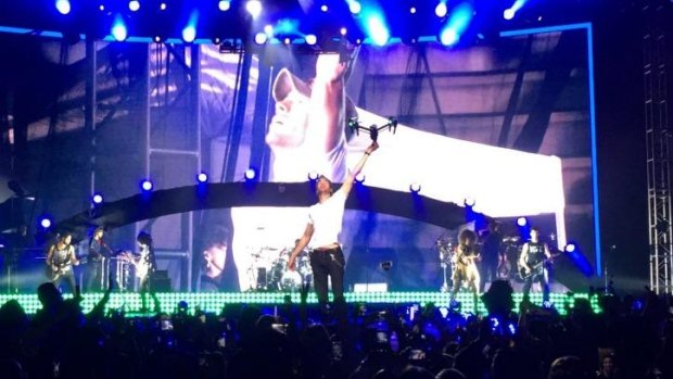 The moment Enrique Iglesias grabbed the drone at Saturday's Tijuana concert.