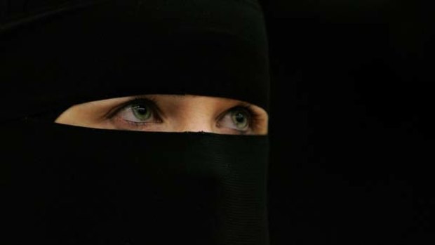 Queensland Police will not seek the power to remove women's veils to in order to check their identity.