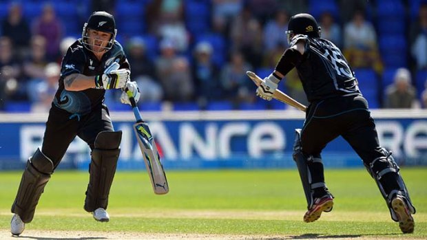 New Zealand's Brendan McCullum (L) and his brother Nathan McCullum.