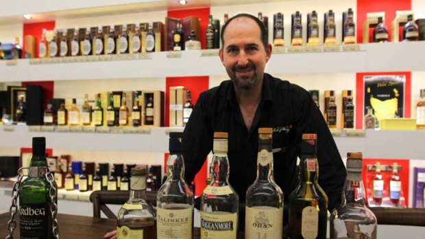 David Ligoff imparts his knowledge at World of Whisky's tasting table.