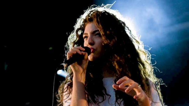 Lorde has called off her tour because of illness.