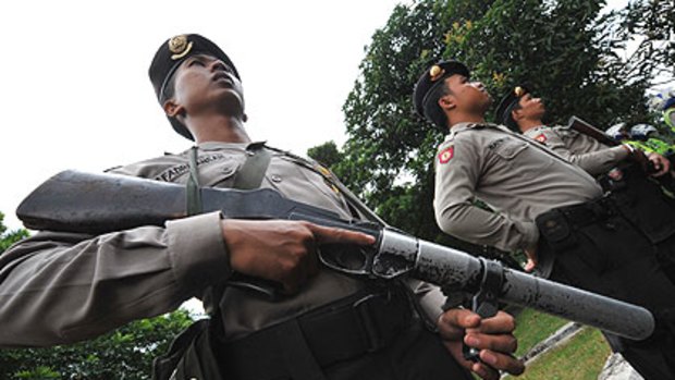An Amnesty International report has detailed claims of abuse of criminal suspects by police in Indonesia.