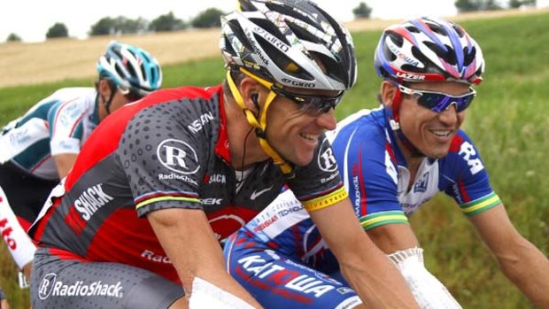 Robbie McEwen of Australia (R) talks to Lance Armstrong during the sixth stage.
