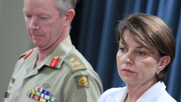 Major General Mick Slater with Queensland Premier Anna Bligh.