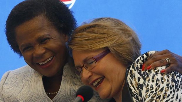 Anti-apartheid activist Mamphela Ramphele (L) hugs opposition Democratic Alliance (DA) party leader Helen Zille at a news conference in Cape Town.