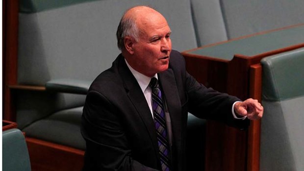 Independent MP Tony Windsor has been calling on the government to extend federal environmental powers to cover the potential impacts of coal seam gas wells and mines on water.
