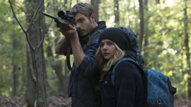 Alex Roe and Chloe Grace Moretz in <i>The 5th Wave</i>.