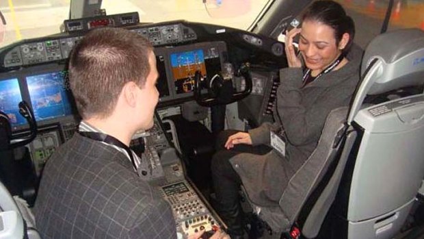 Ryan Manson asked Pia Parker to marry him inside the cockpit of a Boeing 787 Dreamliner visiting Auckland.