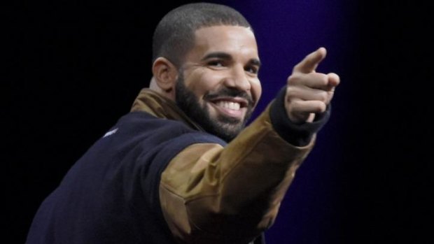 Canadian rapper Drake has been accused of using a ghostwriter by Nicki Minaj's boyfriend, fellow rapper Meek Mills.