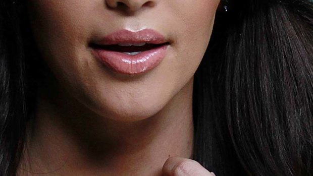 20.5-carat ring ... Kim Kardashian shows off her rock in Dubai.