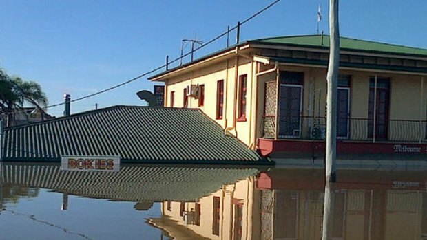 The Melbourne Hotel goes underwater in Bundaberg.