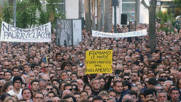 A demonstration of solidarity for the victims of the explosive device went off near the "Francesca Morvillo Falcone" high school in Brindisi.