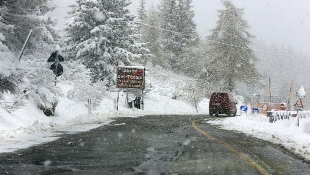Cold snap: Snow caused the cancellation of the 19th stage of the Giro d'Italia.