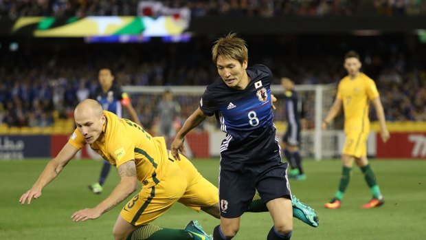 MELBOURNE, AUSTRALIA - OCTOBER 11: Genki Haraguchi of Japan is challenged by Aaron Mooy of Australia during the 2018 FIFA World Cup Qualifier match between the Australian Socceroos and Japan at Etihad Stadium on October 11, 2016 in Melbourne, Australia. (Photo by Robert Cianflone/Getty Images)