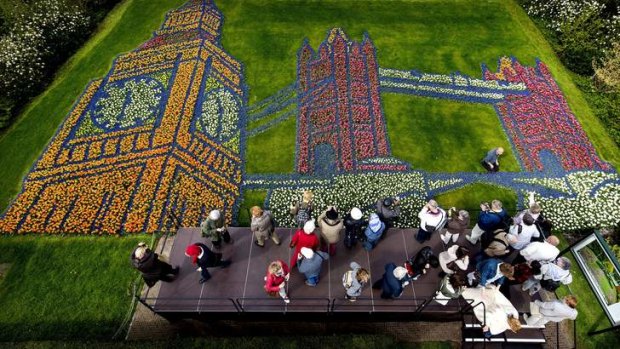 A flower mosaic representing Big Ben and Tower Bridge is pictured in the Keukenhof.