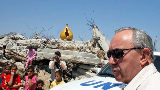 UN ... Richard Goldstone views a destroyed house  in Gaza City.