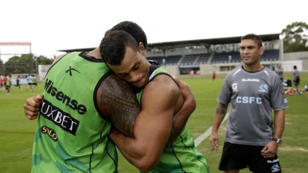 Martial arts coach Alex Prates (right) during his work with Cronulla in 2013.