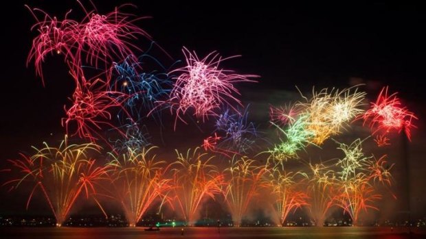 An estimated 300,000 lined the Swan River foreshore for the Skyworks.