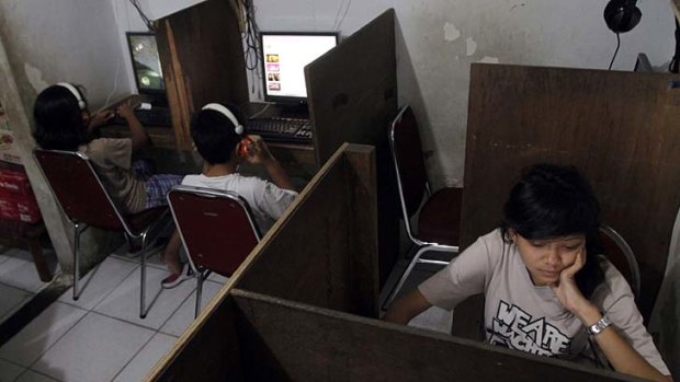 Concerns raised ... Indonesian youths browse at an internet cafe in Jakarta.