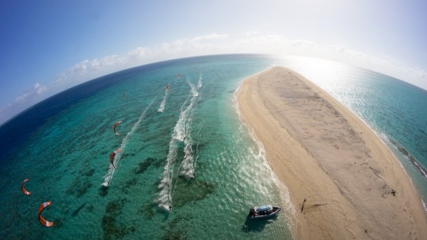Seven kite surfers are about to break a world record with a 1000-kilometre expedition on the Great Barrier Reef. 