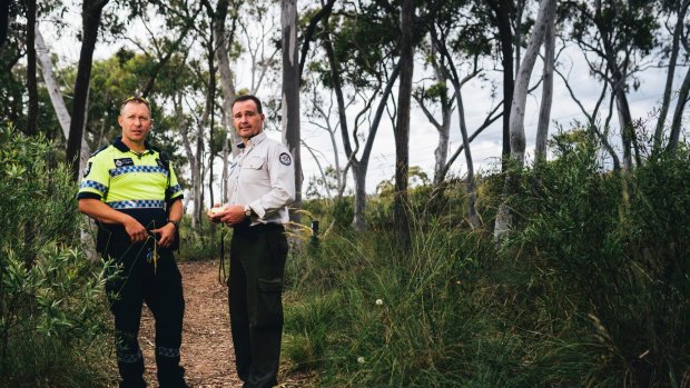 ACT Specialist response group Lauchlan Ryan and National Parks' Brett McNamara discussing the advantages of carrying a personal locator beacon (PLB).