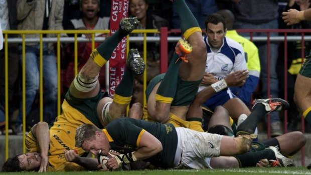Jean de Villiers scored the first of his two tries in the final eight minutes.